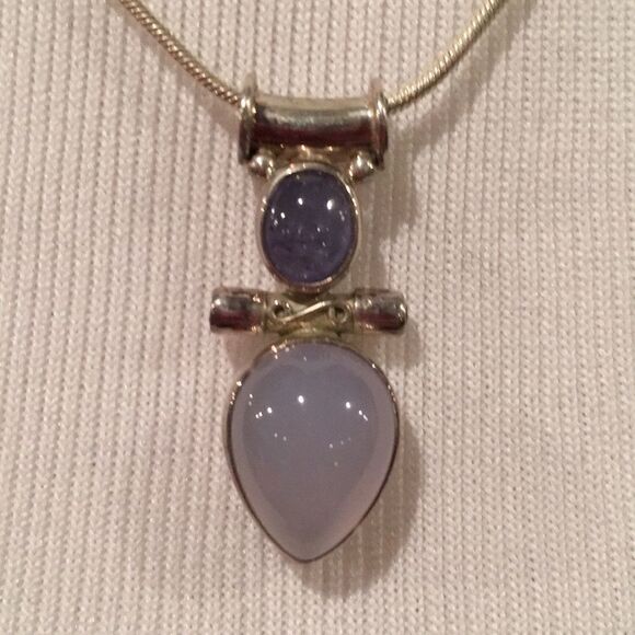 sajen Offerings sterling silver chalcedony pendant - Picture 2 of 2